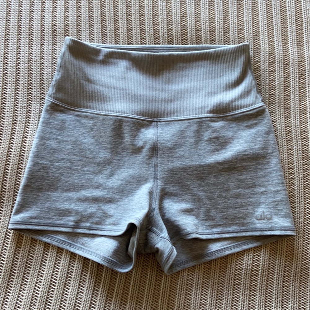 Alo Soft Aura Shorts - Zinc Heather